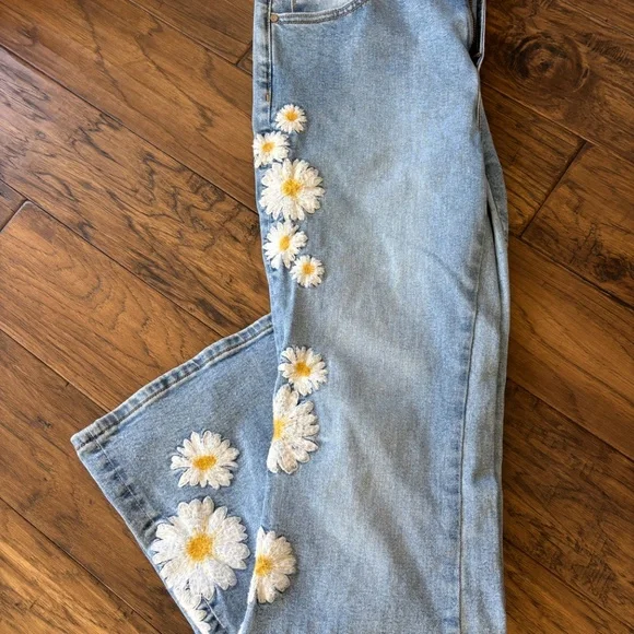 Free People Driftwood Farrah Embroidered Flare Sun Flower Jeans 29 - Picture 2 of 2